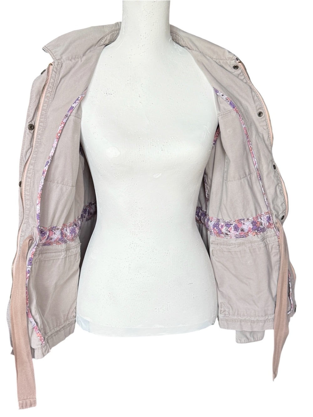 Old Navy beige utility jacket w/interior floral drawstring waist Women’s M | e